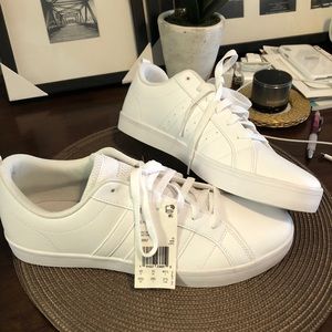 Brand New men’s Adidas causal sneakers.
